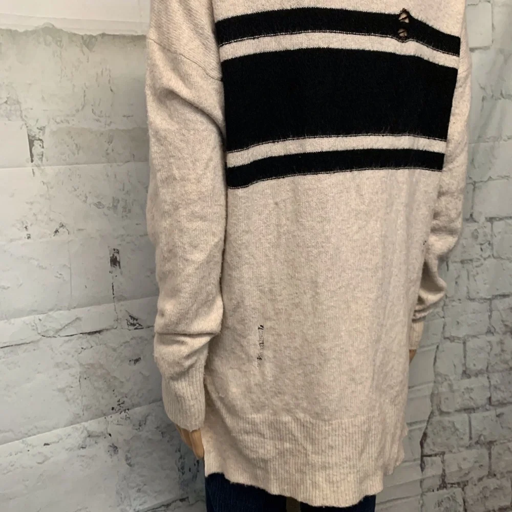 American Eagle Distressed Cutout Sweater - Picture 6 of 7